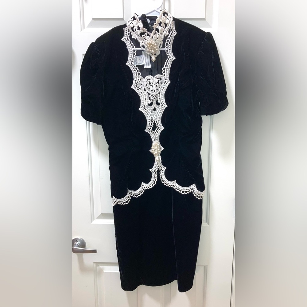 Women’s Vintage Scott McClintock Black Velvet Lace Pearl Detail Dress Size 12